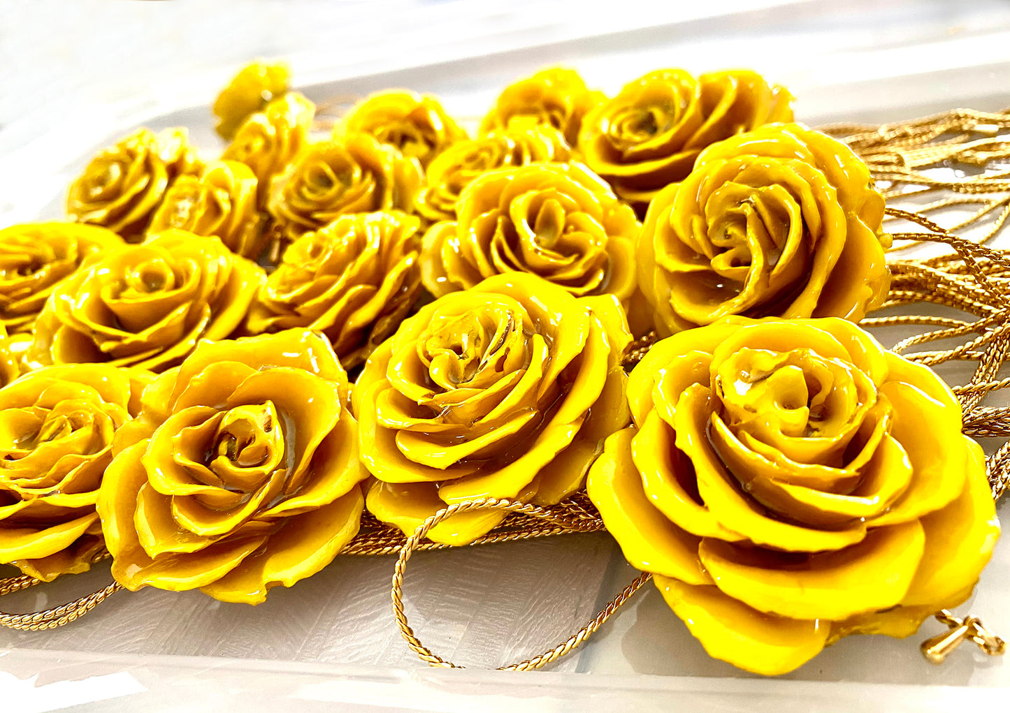Mini Rose Mini 1.5-2.25 inch Pendant Necklace 18 inch Gold Plated 24K (Yellow)